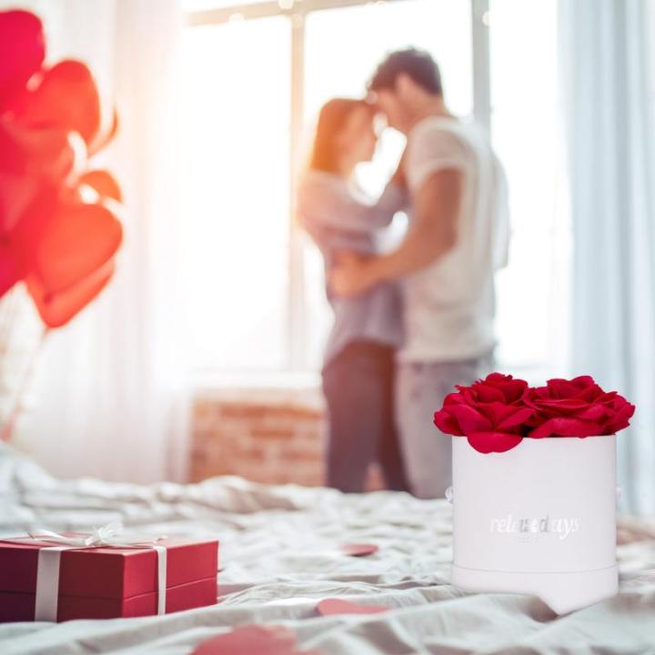 Rozenbox rond, 4 rozen, stabiele bloemenbox, wit, 10 jaar houdbaar, cadeau-idee, decoratieve bloemenbox, rood