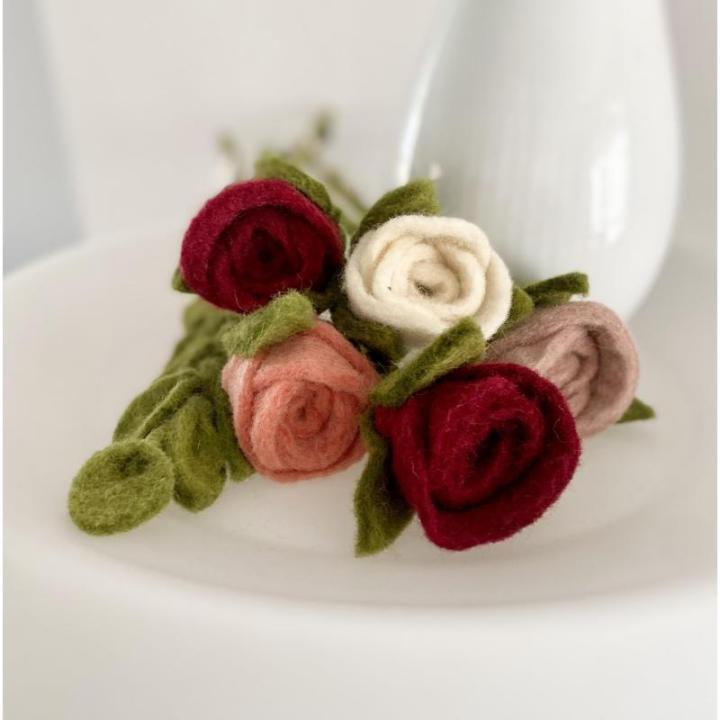 Handvilten rozen - van vilt (per stuk) - vilten roos - vilten bloemen - handgemaakt - Fair Trade (rood (1 stuk))