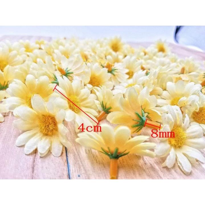100 x Kunstmatig Geel Craft Daisy Daisies Stof bloemen hoofden, Partij Bruiloft Tafel verstrooit Scrapbook accessoireUitnodiging kaart decoratie Craft Gadget