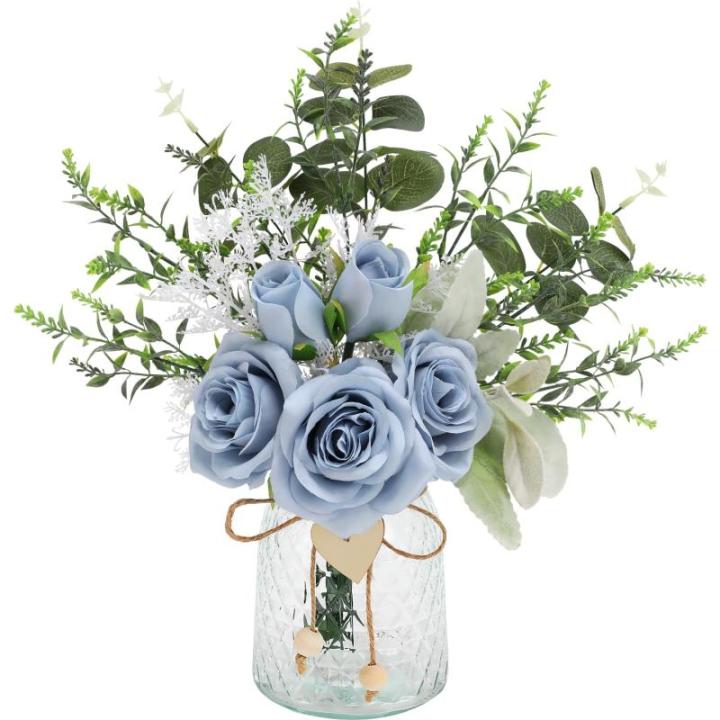 met vaas kunstmatige blauwe roos bloemen in vaas nep eucalyptus plant bloemstuk voor tafel middenstukken, babyshower, thuis keuken kantoor coffeeshop decoraties