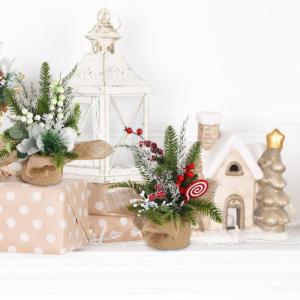 Kunstkerstboom, 30 cm, kunstkerstboom met bessen, sneeuwbedekte kerstversiering voor zelfgemaakte tafel-kerstdecoraties (lolly's