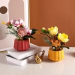 Kunstblumen Künstlicher Blumenstrauß für den Innenbereich – Elegante Kunstblumen mit Keramikvase für Wohnzimmer und Esstisch für jeden Anlass