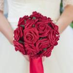 50Pcs Rote Rosen Künstliche Blumen, Dunkel Rot Rosen Schaum Gefälschte Rosen Blumen Bulk mit Stiel DIY für Hochzeit Brautsträuße Mittelstücke, Valentinstag, Muttertag, Party 
