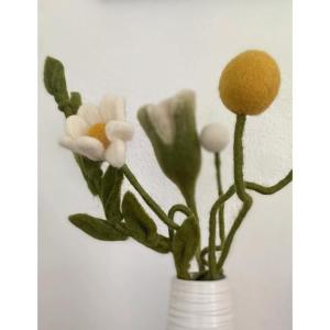 9 vilten bloemen, kleine bloemengroet, boeket, Fair Trade, handgemaakt (wit-geel)