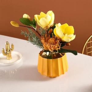 Kunstblumen Künstlicher Blumenstrauß für den Innenbereich – Elegante Kunstblumen mit Keramikvase für Wohnzimmer und Esstisch für jeden Anlass