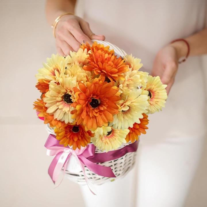 4 bundels van 20 hoofden kunstmatige madeliefjes bloemen, 2 kleuren zijden gerbera madeliefjes bloemen realistische kunstbloem voor thuiskantoor feest bruiloft middelpunt decoratie