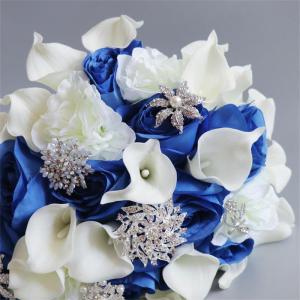 Hochzeitsstrauß, Brautstrauß, 25,9 cm künstlicher weißer Calla-Lilien-Brautstrauß mit Kristallornamenten, kaskadenförmiger Strauß für kirchliche Hochzeiten (rot) (blau)