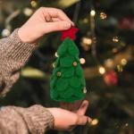 Mini-kerstboom, 17 cm, vilt met houten basis, kunstkerstversiering, miniatuur, dennenboom, tafeldecoratie, kleine kerstversiering, decoratie, geschenken, kerstdecoratie om te knuts