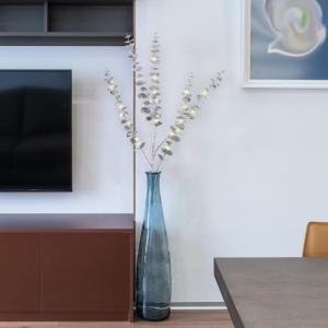 Struik met ledverlichting om neer te zetten - stabiele kunststof struik - 16 warmwitte leds met timerfunctie - op batterijen werkende kerstdecoratie (ronde bladeren zilverkleurig)