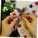 5st Kiefernzapfen Weihnachtsseidenbeere Baum Pflücken Rote Beerenstiele Künstliches Weihnachtsspray Künstliche Beerenpflücker Gefälschter Beerenstiel Große Tannenzapfen Vlies