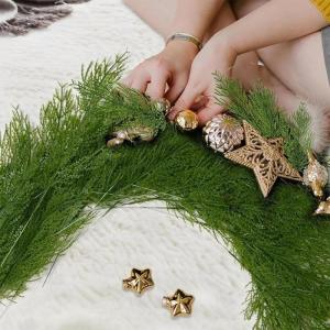 50 Stück Künstliche Tannenzweige Weihnachten Kiefernzweige Grüne Künstliche Pflanzen Tannennadeln Künstliche Kiefer Zweige für DIY Girlande Kranz Weihnachten Verschönerung H