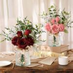 met vaas kunstmatige rode roos bloemen in vaas nep eucalyptus plant bloemstuk voor tafel middenstukken, babyshower, thuis keuken kantoor coffeeshop decoraties