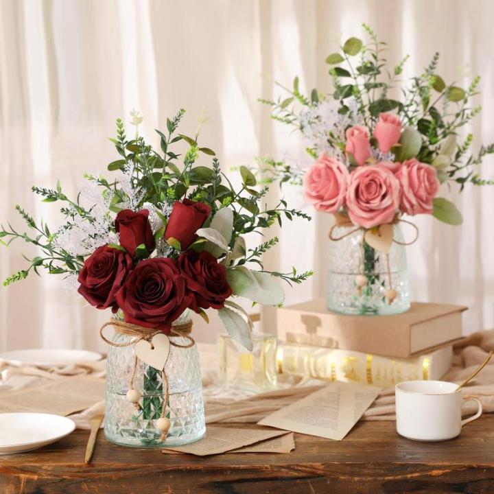 met vaas kunstmatige rode roos bloemen in vaas nep eucalyptus plant bloemstuk voor tafel middenstukken, babyshower, thuis keuken kantoor coffeeshop decoraties