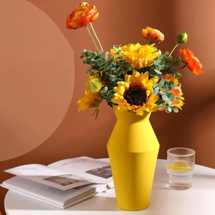 Kunstblumen Künstliches Blumenarrangement aus Sonnenblumen und Eukalyptus – fröhliche Dekoration für Tische, Hochzeiten, Büros und Zuhause – pflegeleicht für jeden Anlass