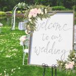 Empfang Seiden Tulpen Arrangements Hochzeit Gemischte Pfingstrosen Willkommensschild Veranstaltungsverzierungen