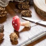 4 x vliegenzwammen - kunstmatige paddenstoelen om in kransen en bloemstukken te steken - spons als leuke herfstdecoratie - kunstpaddenstoelen