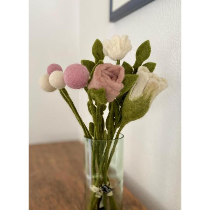 9 vilten bloemen, kleine bloemengroet, boeket, Fair Trade, handgemaakt (wit-roze)