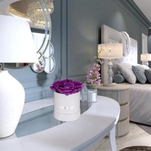 Rozenbox rond, 4 rozen, stevige bloemenbox, wit, 10 jaar houdbaar, cadeau-idee, decoratieve bloemenbox, paars