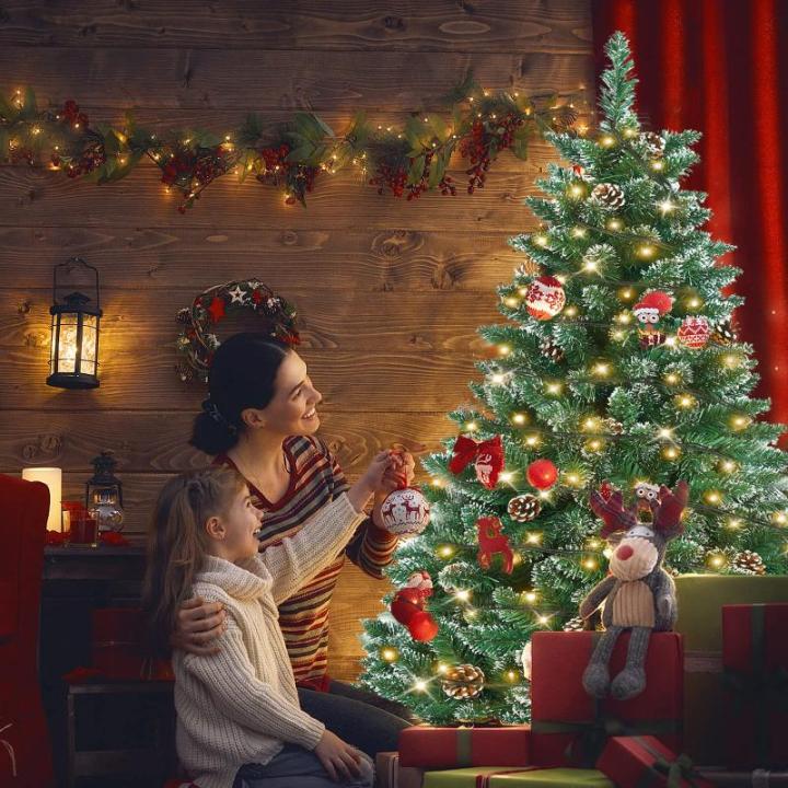 Kunstkerstboom met verlichting, dennenboom, groen, pvc, met sneeuweffect, met dennenappels, kerstdecoratie met metalen standaard