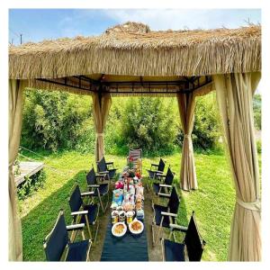 Künstliche Palmgras Rolle, Kunststoff PE Strohdach, Künstliches Strohdach, Künstlicher Palmdach Paneele, Für Bar Garten Terrasse Pavillons Hausdekoration Innen Und Außenbereic