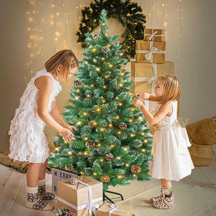 Kunstkerstboom met verlichting, dennenboom, groen, pvc, met sneeuweffect, met dennenappels, kerstdecoratie met metalen standaard, 120 cm