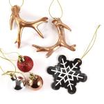 Set van 31 assortiment - kerstversiering om op te hangen - kunststof kerstboomversiering rood natuur zilver