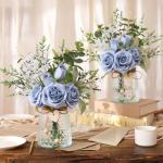 met vaas kunstmatige blauwe roos bloemen in vaas nep eucalyptus plant bloemstuk voor tafel middenstukken, babyshower, thuis keuken kantoor coffeeshop decoraties