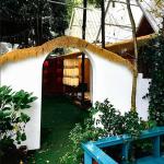Künstliches Strohdach, Gefälschtes Strohdach, Synthetisches Strohgrasdach, Synthetische Palmgras-Rolle, PE-Kunststoffpalmen-Dachrasenrolle, Für Bar Garten Terrasse Pavillons Hau