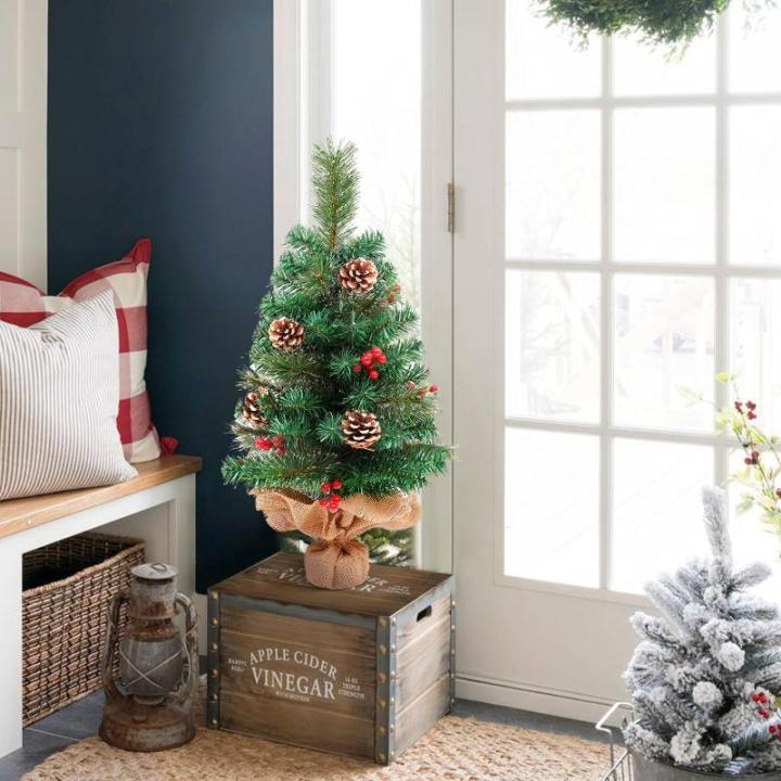 Kunstkerstboom, 60 cm, met dennenappels, rode bessen, groene dennenbladeren, 70 punten, linnen, katoen en cementbasis, voor kerstdecoraties