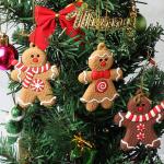 Set van 12 traditionele kerstboomversieringen rode man om op te hangen