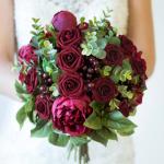 50 Stück Künstliche Rosen Burgunderrot Kunstblumen Dunkelrote Rosen für Dekorationen, Schaumstoff-Rose mit Stielen für DIY Hochzeitssträuße Tafelaufsätze Valentinstag Mutter