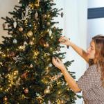 1,5 m kerstboom lichtketting met ring, 8 slingers en kerstboompiek ster, 210 LED kerstboomverlichting binnen met 8 modi, warm wit