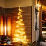 Handgemaakte kerstboom 205 cm hoog, van hazelnoothout, decoratieve hanger, met 10 m ledverlichting, houten platen verbonden met een jute touw met een dikte van 6 mm