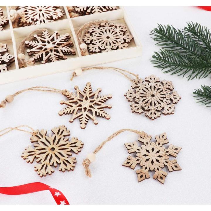 Homewit Houten hanger sneeuwvlokken boomversiering, 18 stuks kerst houten kerst hangende ornamenten kerstboomversiering met jute touw voor kerstboom - 7 cm