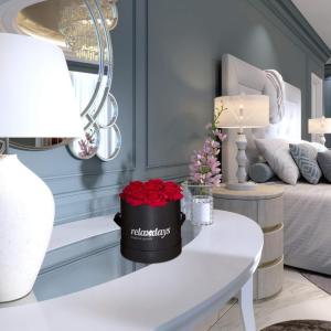 Rozenbox rond, 8 rozen, stabiele bloemenbox, zwart, lang houdbaar, cadeau-idee, decoratieve bloemenbox, rood, 17 x 17 x 17 cm