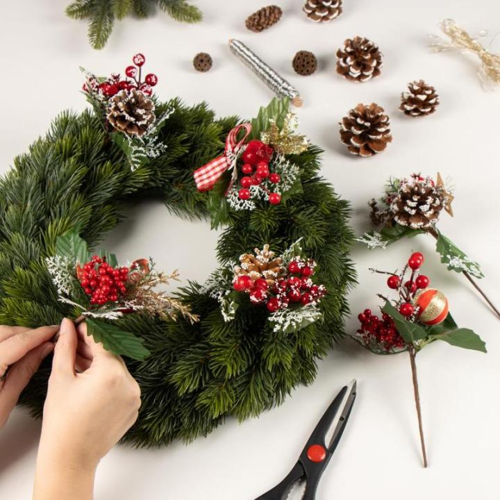 6 x decoratieve maretak, decoratieve maretakjes om op te hangen, decoratieve takken als knutselbenodigdheden, verfraait geschenken en potpourris (6 stuks - rood + groen + bruin)