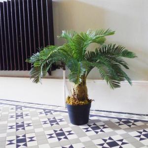 Realistische künstliche Palme und Tropische Bäume im Topf – fertig zum Ausstellen
