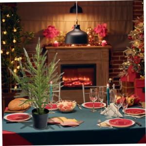 Norfolk Kunstkerstboom, 23,6 cm, grote dennensteelboom met zwarte pot, realistische binnen, milieuvriendelijke plastic kerstdecoratie voor veranda, binnen