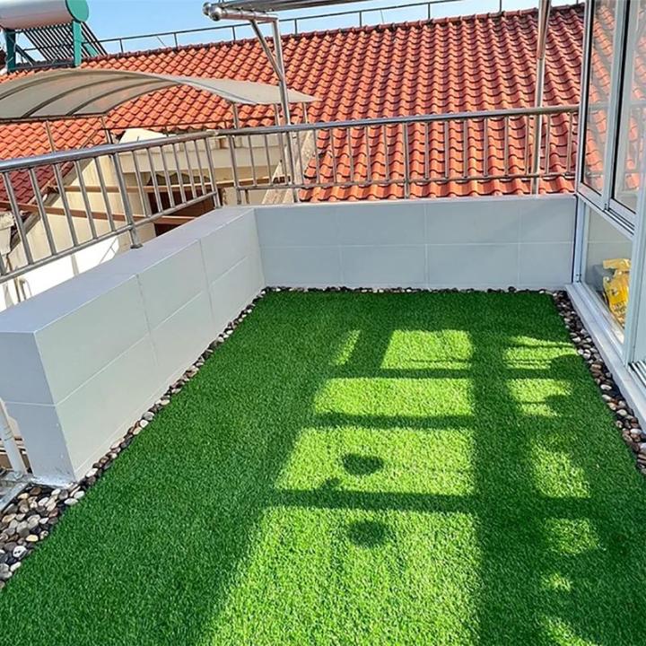 Kunstrasen-Teppich mit Drainagelöchern, realistischer Kunstrasen für Hunde, für drinnen und draußen, Kunstrasenmatte für Haustiere, 1,8 x 1,8 m