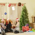 Kunstkerstboom 180 cm premium dennenboom kunstgroen PVC, natuurgetrouwe spuitgietelementen, edelspar snel op te bouwen, brandvertragend, incl. kerstboomstandaard (1,8 m)