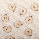 Holz Weihnachtsbaum Alkoholhalter 24 Tage Countdown Adventskalender Erwachsene Advent Weinständer für 24 Mini Flaschen Weihnachten Dekor Countdown Kalender Ständer