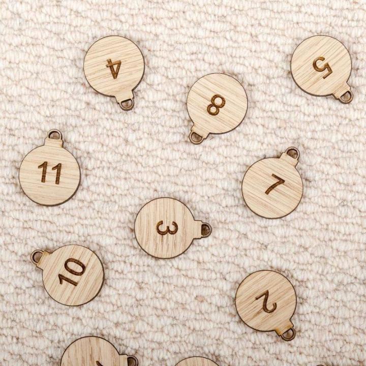 Holz Weihnachtsbaum Alkoholhalter 24 Tage Countdown Adventskalender Erwachsene Advent Weinständer für 24 Mini Flaschen Weihnachten Dekor Countdown Kalender Ständer