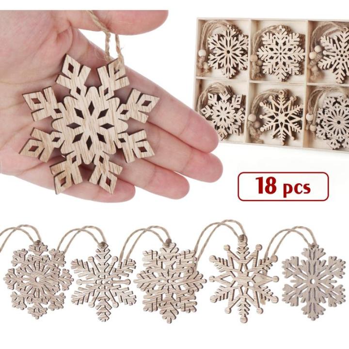 Homewit Houten hanger sneeuwvlokken boomversiering, 18 stuks kerst houten kerst hangende ornamenten kerstboomversiering met jute touw voor kerstboom - 7 cm