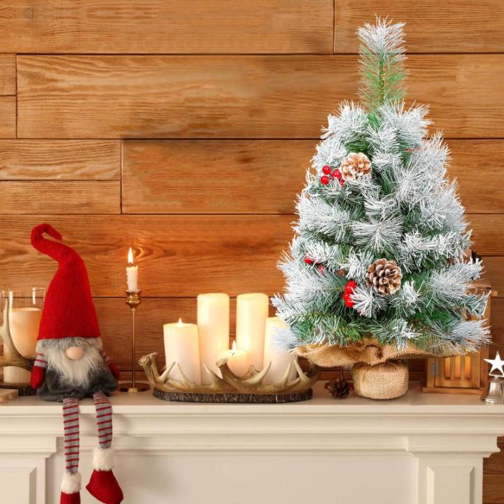 Kunstkerstboom, 60 cm, klein, met sneeuwvlokkendecoratie, dennenappels, rode bessen, dennenbladeren, 80 punten, linnen katoen en cementbasis voor feestelijke sfeer