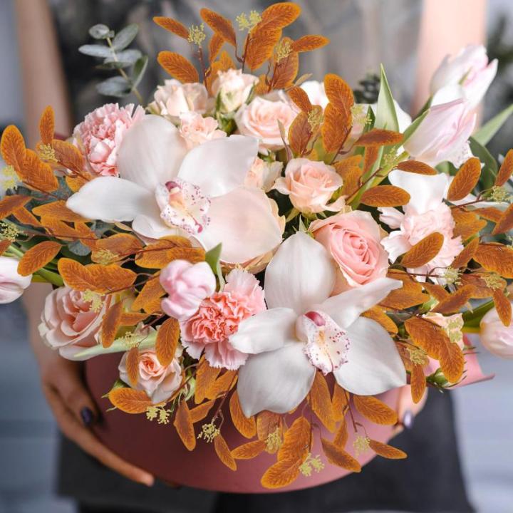 Künstliche Herbst-Eukalyptus-Stiele, künstliche Herbstblätter, grüne Pflanzenzweige mit weißen Samen, gelbem Silber, Dollar-Laub für Hochzeit, Blumenarrangement, Party, Herbs