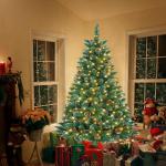 Kunstkerstboom met verlichting, groen, pvc, met sneeuweffect en dennenappels, led-pvc, decoratieve boom met standaard, kerstdecoratie voor kerstdecoratie