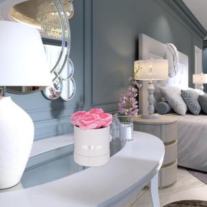 Rozenbox rond, 4 rozen, stevige bloemenbox, wit, 10 jaar houdbaar, cadeau-idee, decoratieve bloemenbox, roze, 14 x 13 x 13 cm