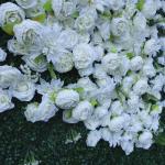 Weiße 3D-Simulation Rose Green Grass Bottom Cloth Flower Wall ， Hochzeitsdekoration Für Fotohintergrund Home Party Wedding Backdrop(3 * 3m/9.8 * 9.8ft)