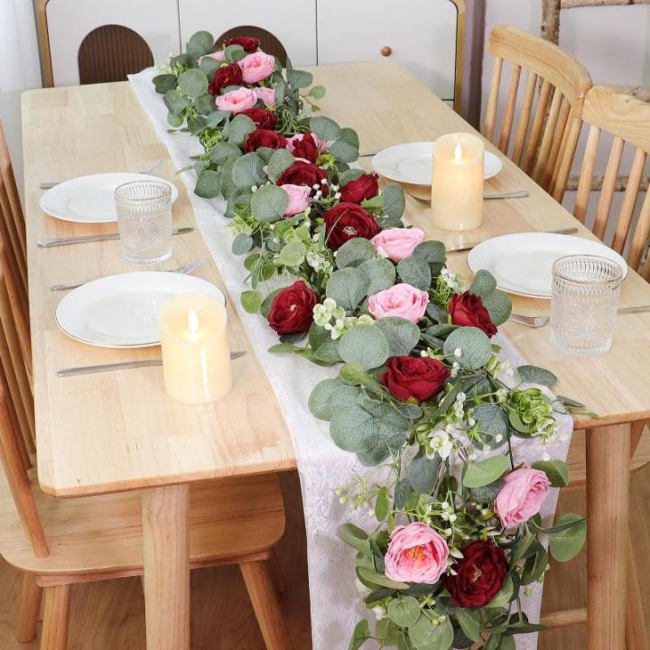 Künstliche Eukalyptus-Blumengirlande mit rot-rosa Rosen, Kunstpflanzen, Seide, Blumengirlande, Schleierkraut, Efeu-Ranken für Hochzeit, Zuhause, Weihnachten, Party, Tischläufer,