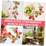 3St Simulierte Erdbeere Erdbeer-Foto-Requisiten lebensechte Fruchtgirlandenrebe Artificial Plant künstliche früchte dekorativer Erdbeeranhänger Wohndekoration Styropor rot